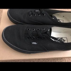 NEW (women’s) black vans!
